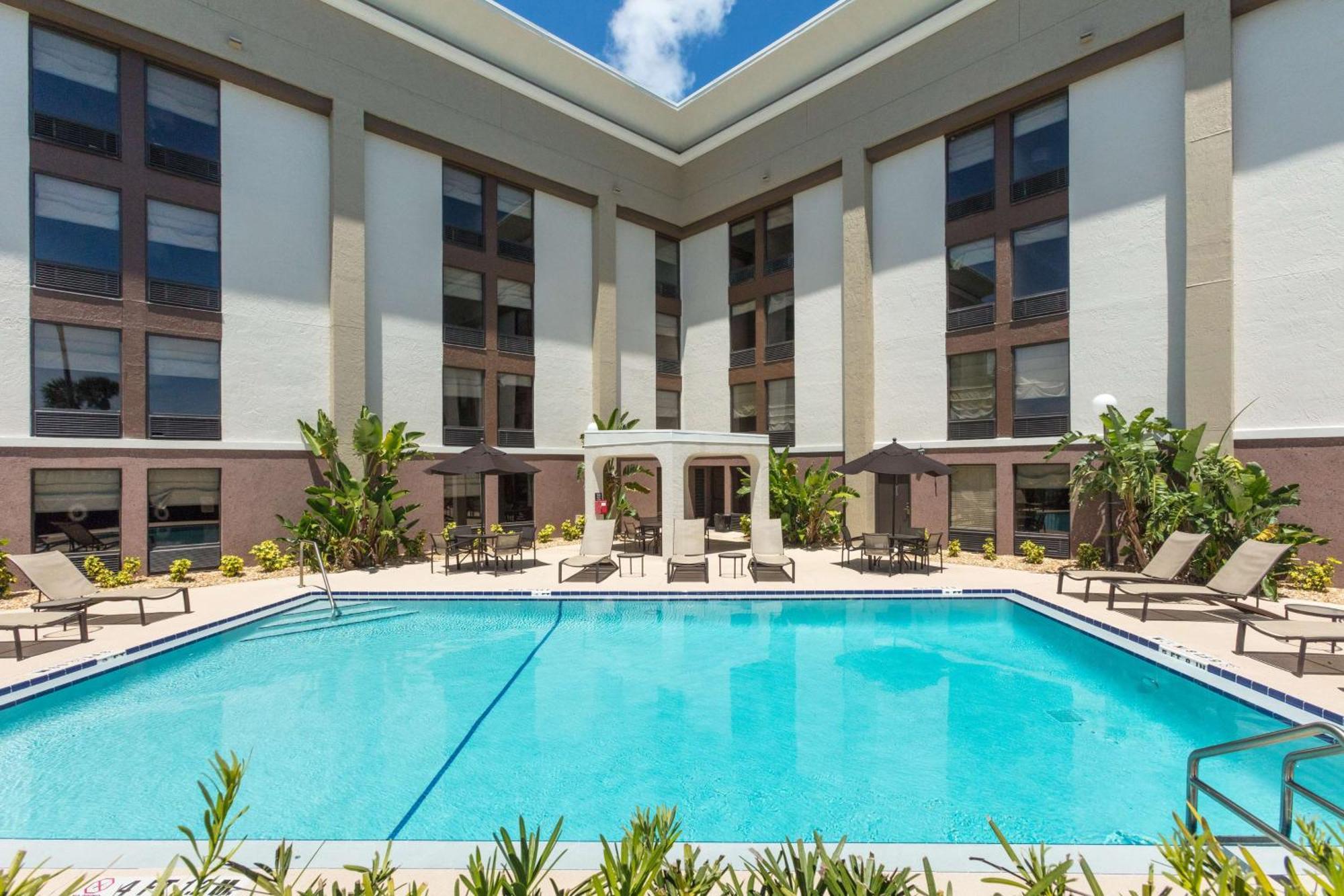 Hampton Inn Daytona Speedway-Airport Daytona Beach Exterior photo