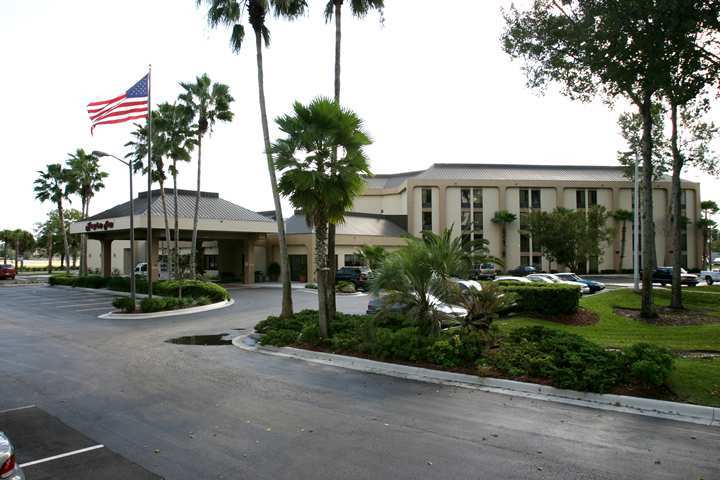 Hampton Inn Daytona Speedway-Airport Daytona Beach Exterior photo